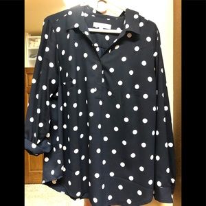 LOFT navy and white polka dot pullover blouse. 💙